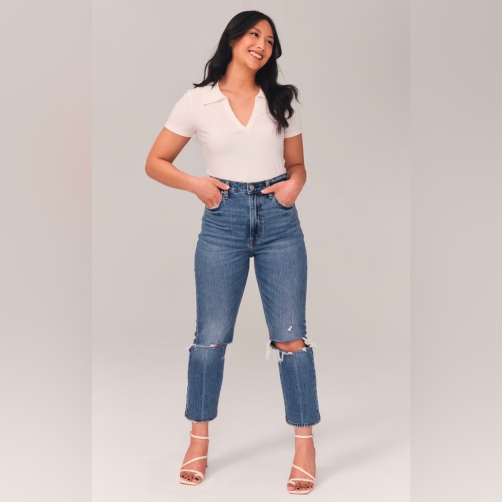 NWT A&F Ultra High Rise Ankle Straight Jean 27 / 4L Medium Destroy